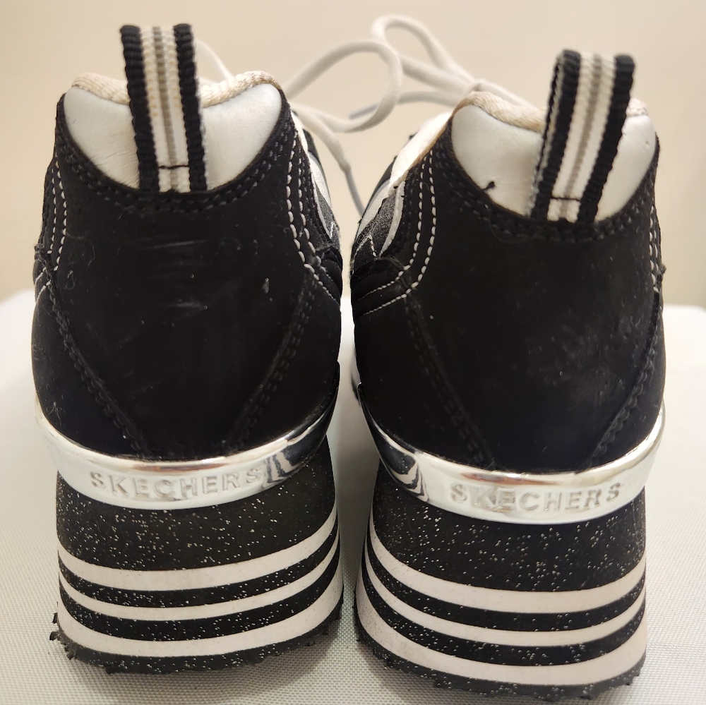 Skechers D’Lites Black & White Platform Sneakers – Memory Foam | 9 - Picture 6 of 8